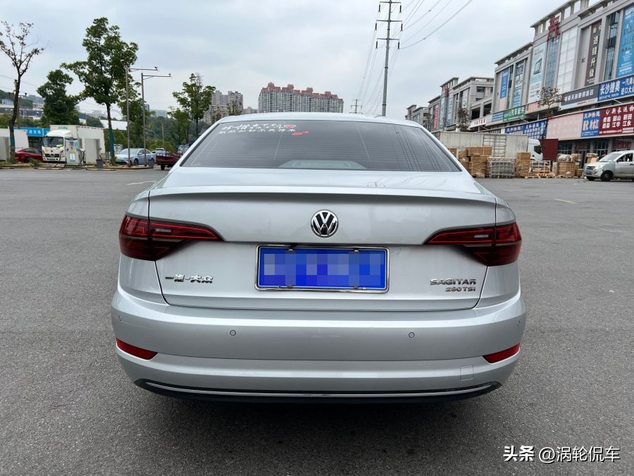 开过大众速腾的车主反馈优点缺点,朋友花了30万提新车