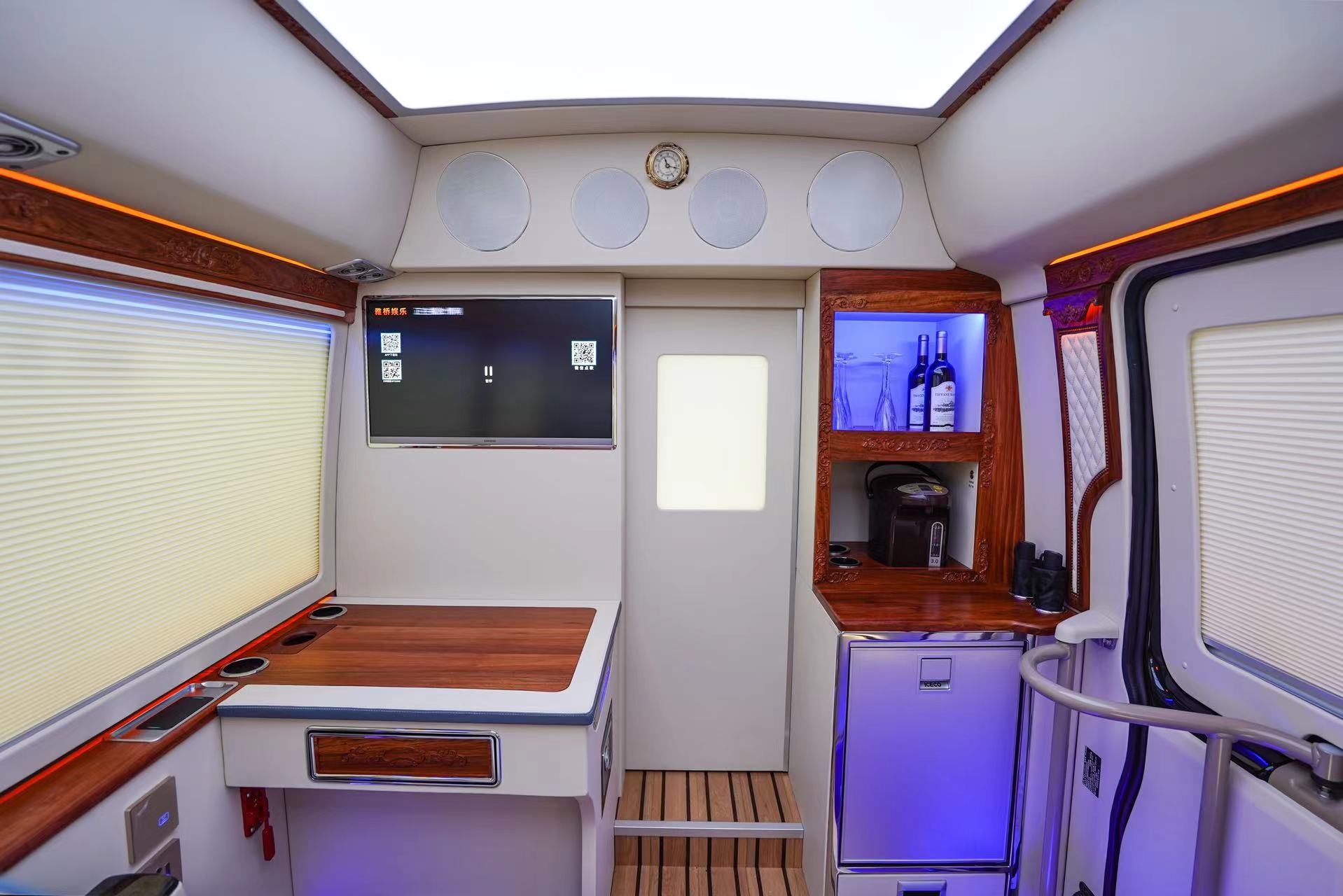 丰田考斯特黑金刚公务车,丰田考斯特定制17座版2022价格表