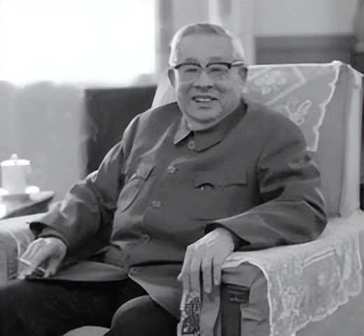 1980年陈香梅访华，会谈间邓公打趣*承志廖**：你这舅舅是“妻管严”