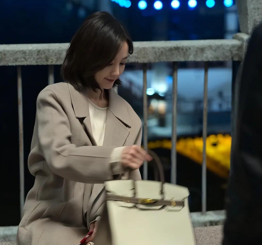 “狂飙”大嫂好会背包，看着好眼馋啊！