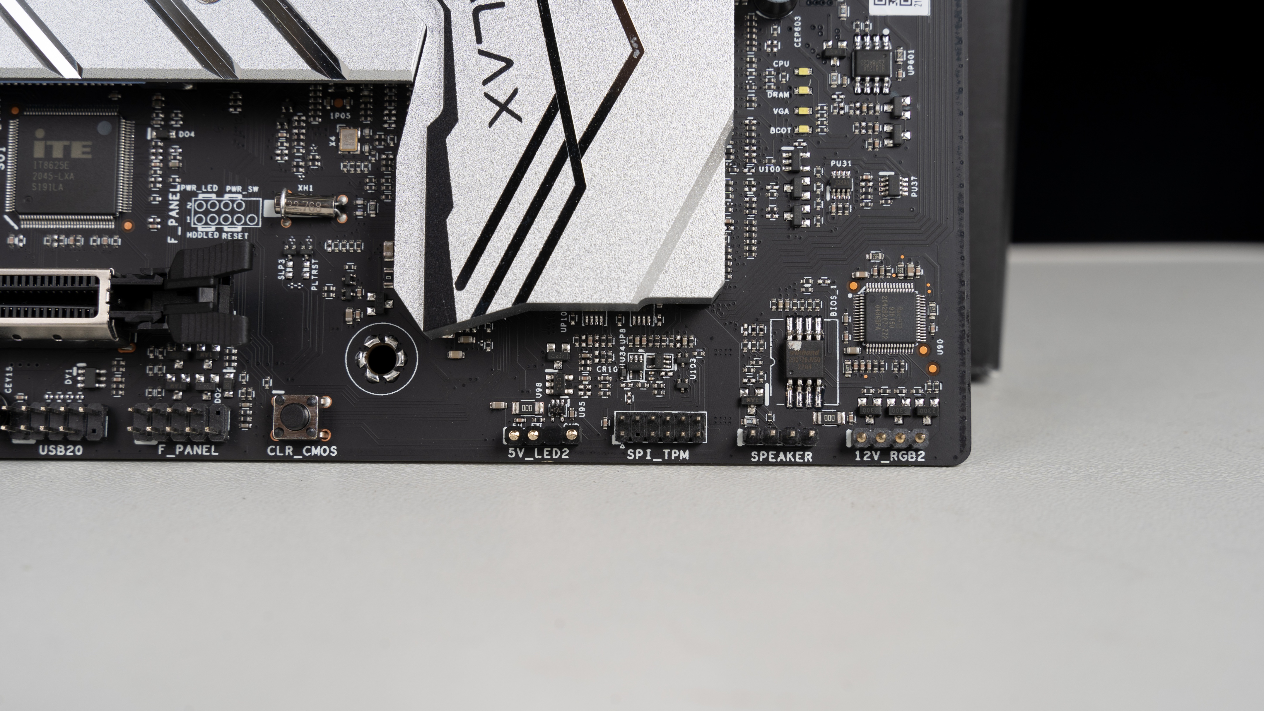 影驰b660金属大师白金版测评,影驰b660金属大师内存插槽