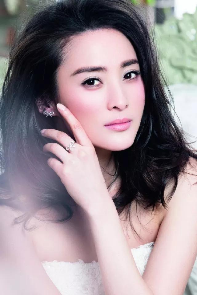 蒋勤勤冷白皮,蒋勤勤是高冷气质吗