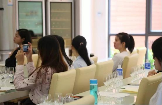 中国待遇比较好的私营企业,公务员待遇最好的国企单位