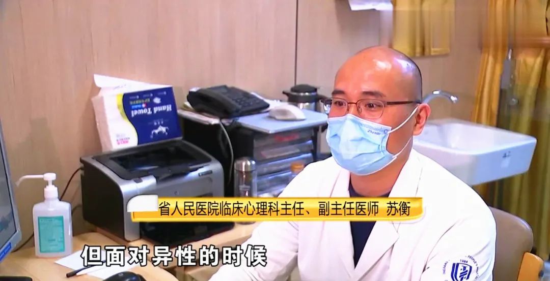 姑娘相亲见面紧张,姑娘相亲刚聊几句就把小伙气崩溃