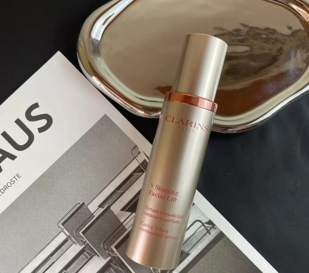 早睡不了又不想垮脸？4款能让脸“紧一圈”的精华，熬夜肌别错过