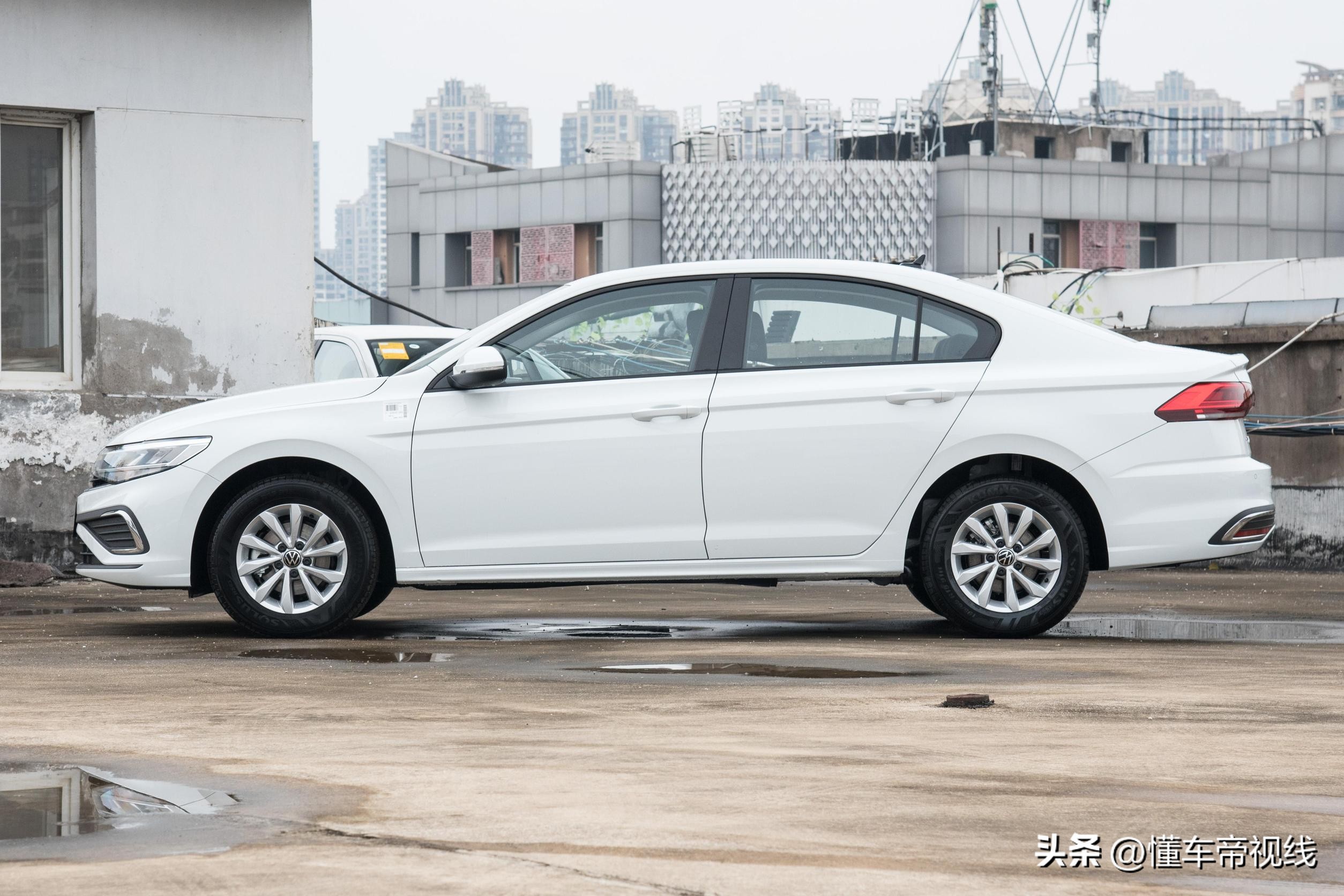 新车|售价12.29万元，1.5升发动机+6AT，大众宝来畅行限量版到店