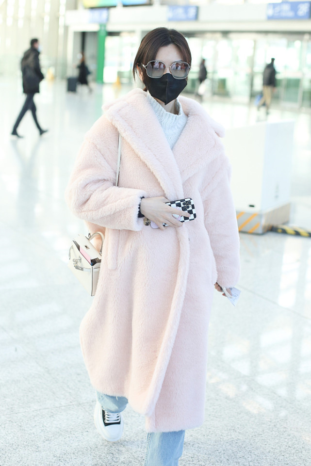 毛晓彤皮外套皮小短裙穿搭,毛晓彤穿搭日常冬季