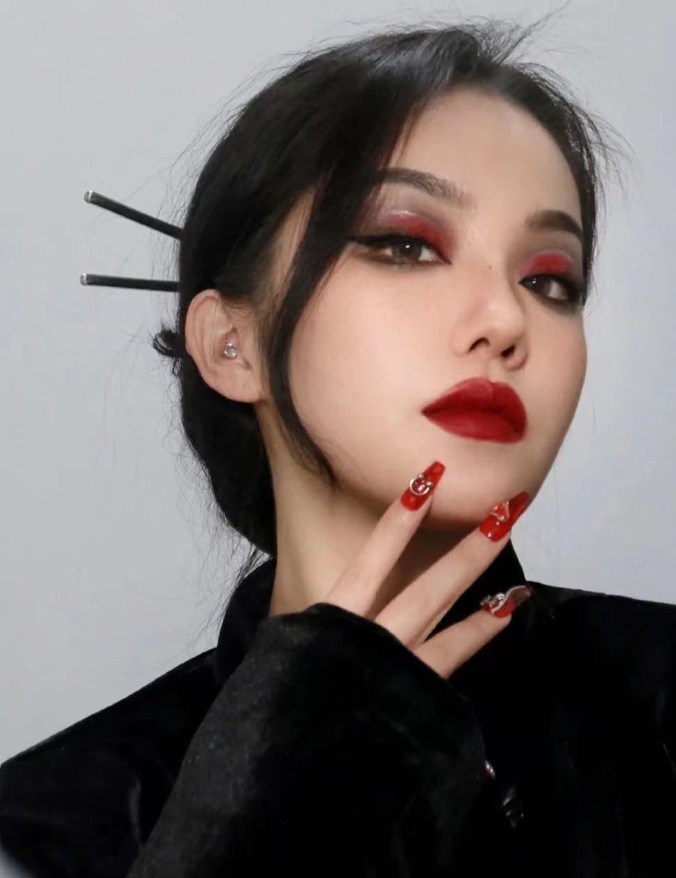 亮片眼影怎么涂好看,儿童星星亮片眼影涂在哪个位置