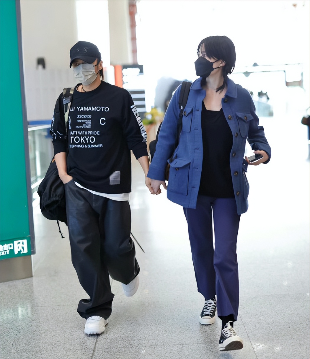 王菲谢霆锋现在婚姻状况,28岁的王菲和17岁的谢霆锋同台