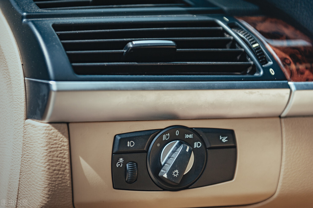 汽车空调有异味换空调滤芯有用吗,没开空调空调却有异味