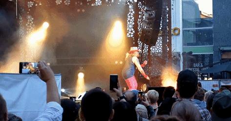 有多少老外买铁锹回家是为了当吉他弹？