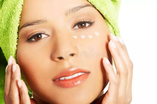 看一遍就会的做法,眼袋涂眼霜正确方法