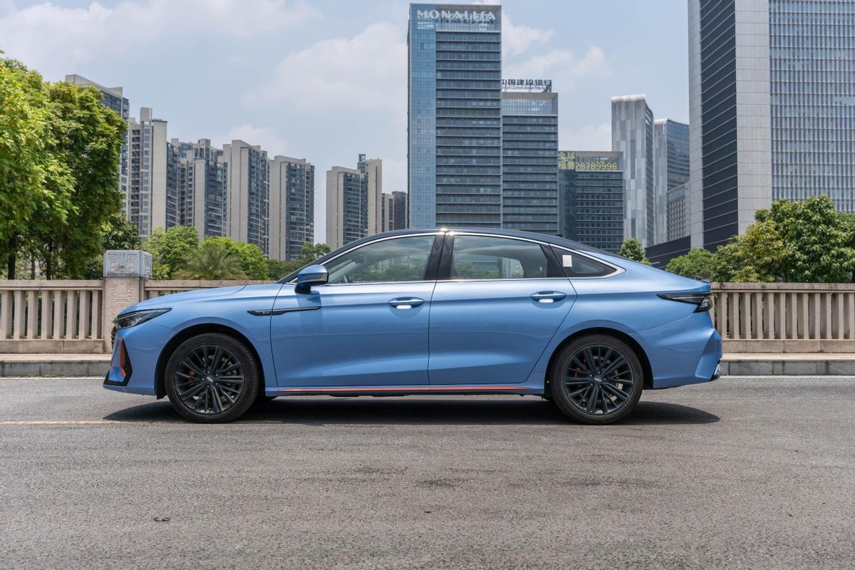 奇瑞艾瑞泽8奥迪a3,艾瑞泽8对比奥迪a32.0t