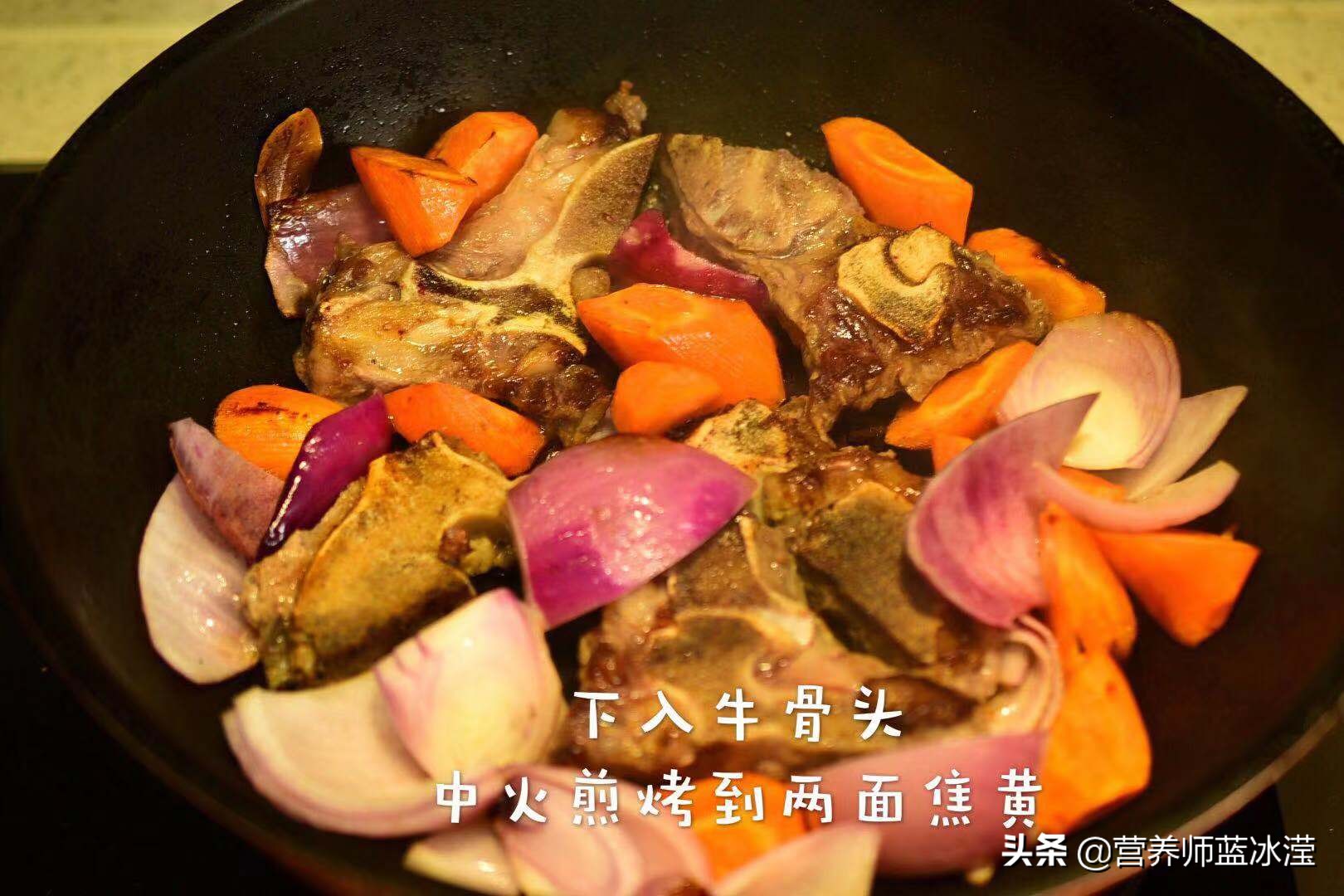 1斤牛骨炖熟,1斤牛骨高汤