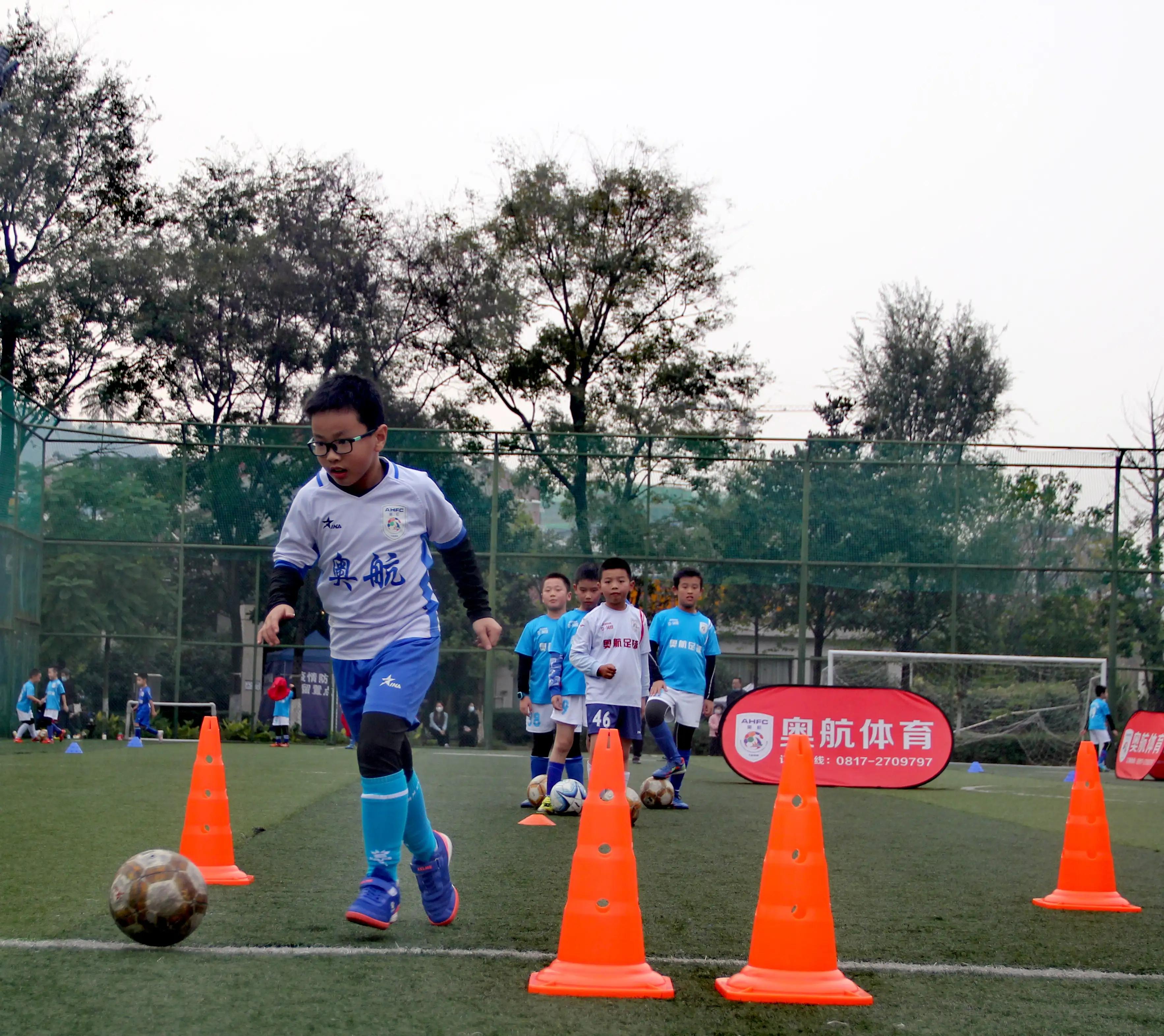 聚焦奥航少年风采：用青春的激情点燃对足球的热爱