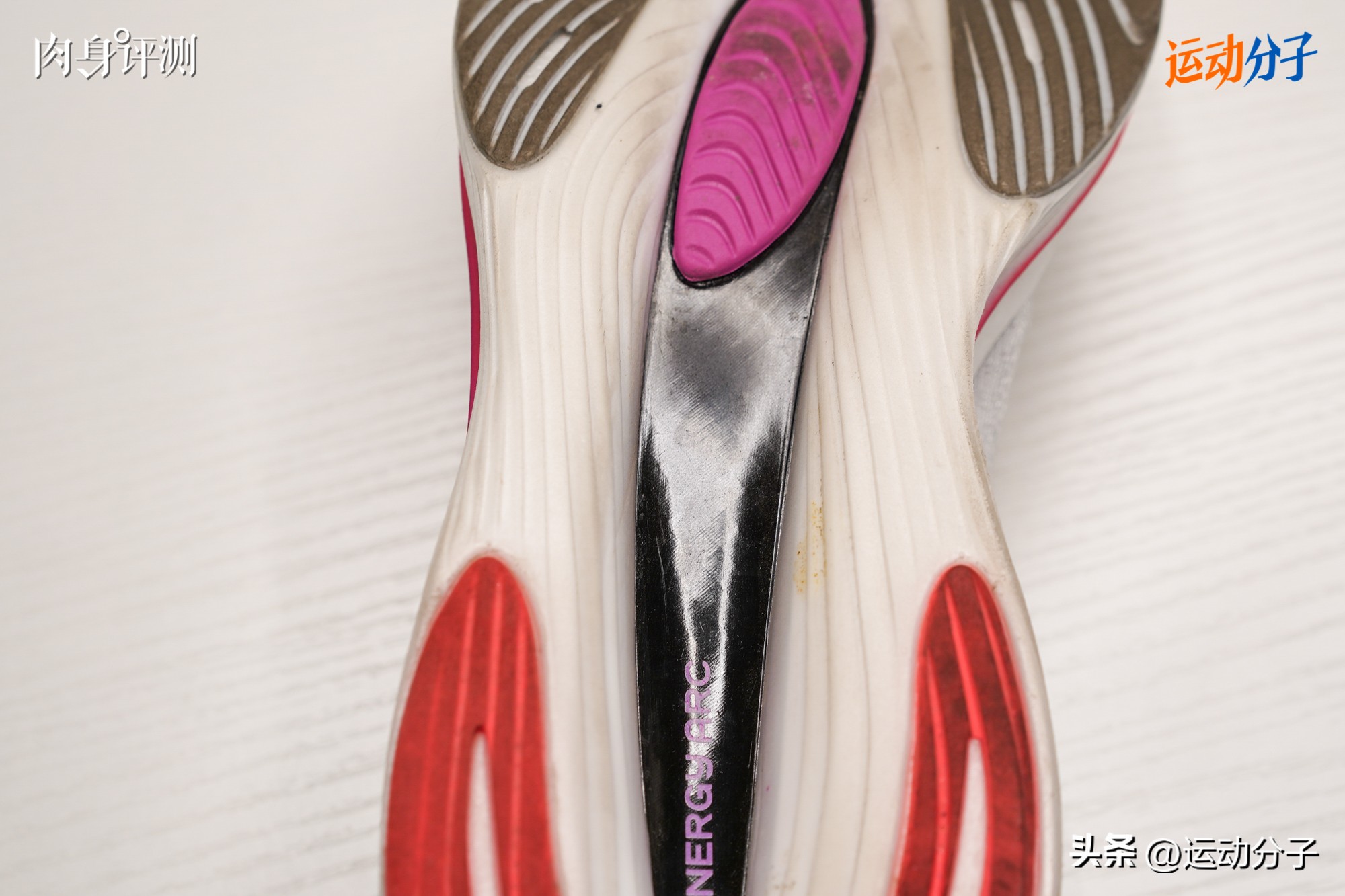 newbalance碳板跑鞋与nike对比,newbalanceelitev3碳板跑鞋