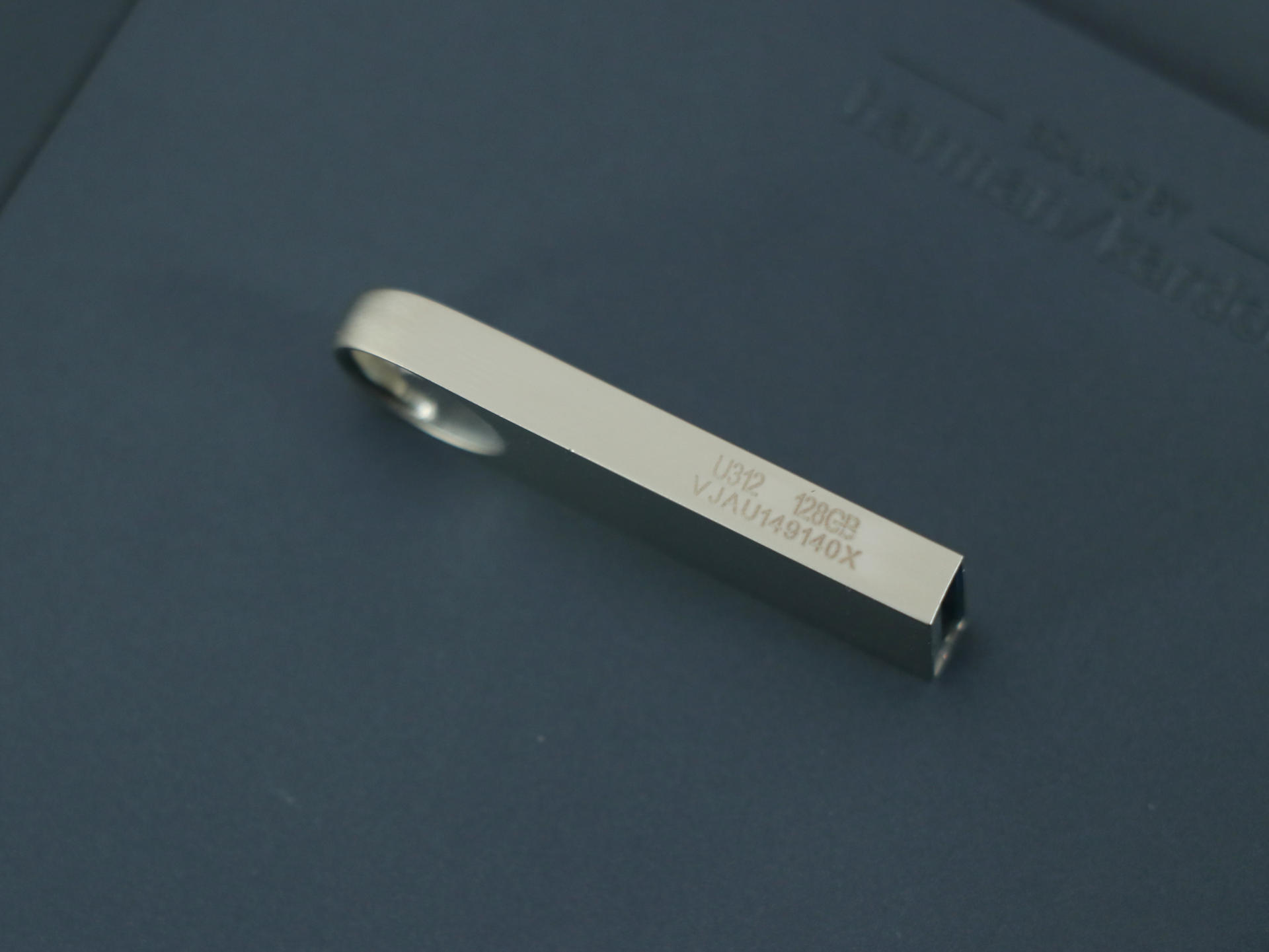 国民好物aigoU312实测，不仅传输速度给力，还是钥匙扣上的装饰品