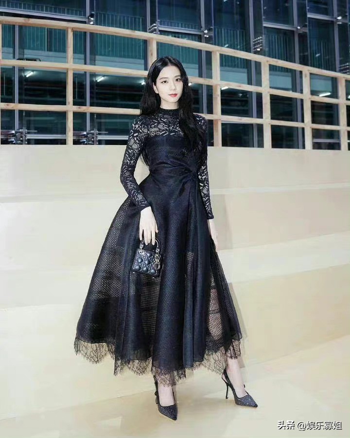 周也蓝裙子穿搭,周也金智妮同款裙子