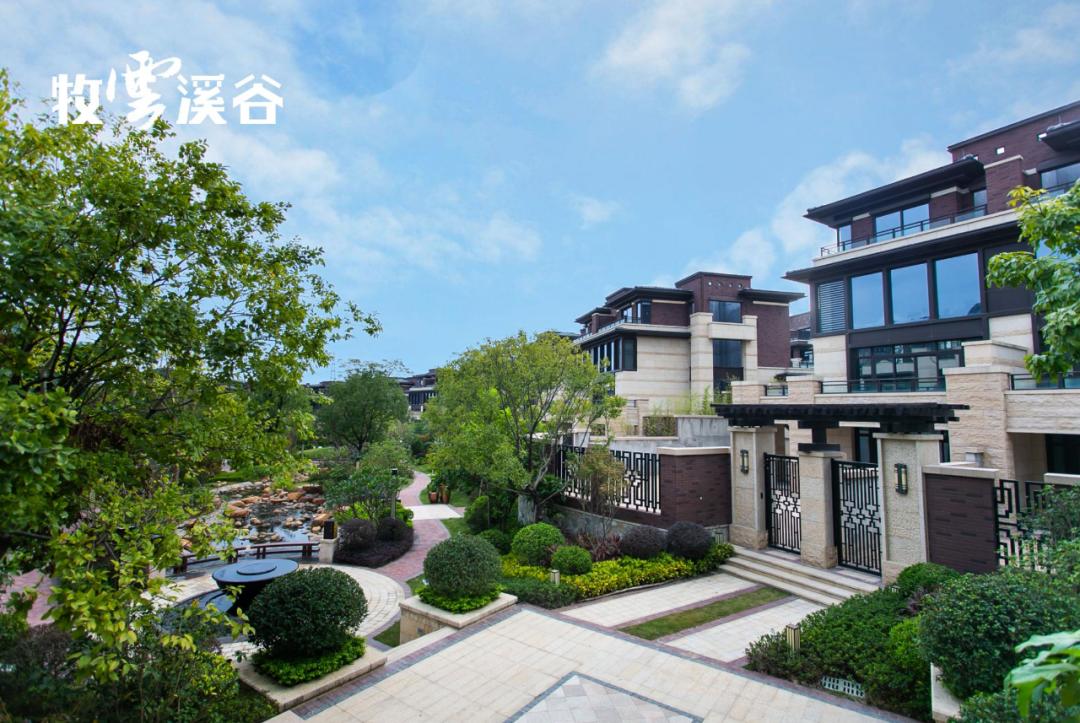 终于等到了！比想象更美的稀缺湖景别墅！