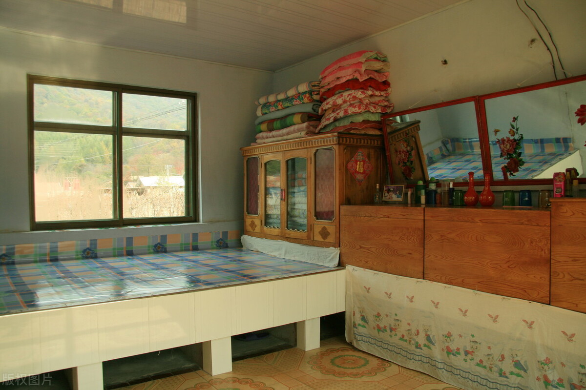 东北新婚夫妻和全家人睡炕,东北全家都睡一个土炕上