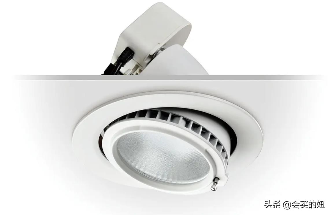 你会挑选吸顶灯吗,你会选客厅吸顶灯吗