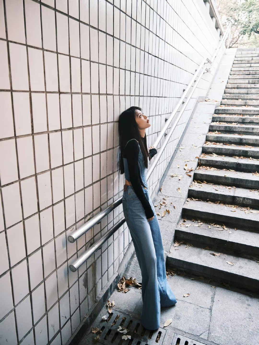 蔡文静黑色短袖上衣,蔡文静同款衣服牛仔背心