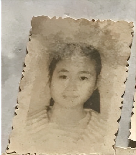 1991年黑白半寸照：都是漂亮美少女，纯朴自然很美丽