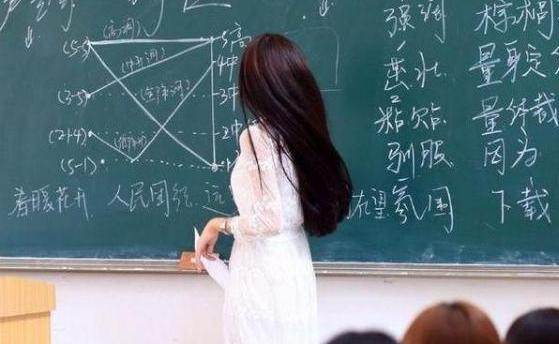 女教师穿2万多的大衣被举报,教师穿两万衣服上课被举报