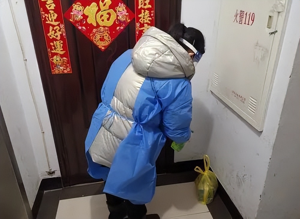 网格员变身快递员爱心服务暖人心,关注社区网格员