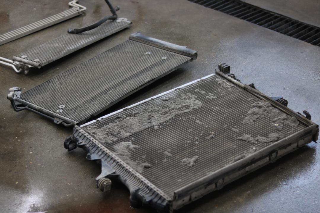 老款奥迪q74.2报废,奥迪q7新能源报废车