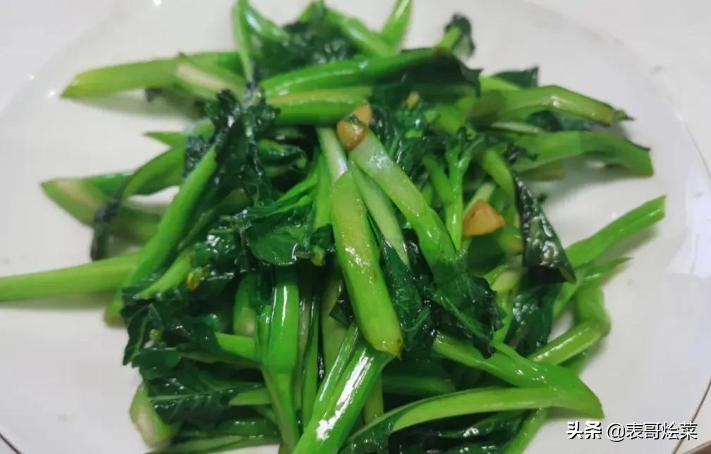 300人大锅青菜怎么炒又嫩又绿,炒大锅菜青菜先加盐还是后加盐好