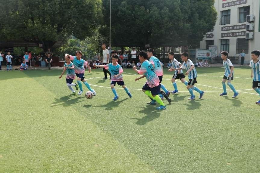 小学校园足球联赛报道,小学首届校园足球联赛简讯