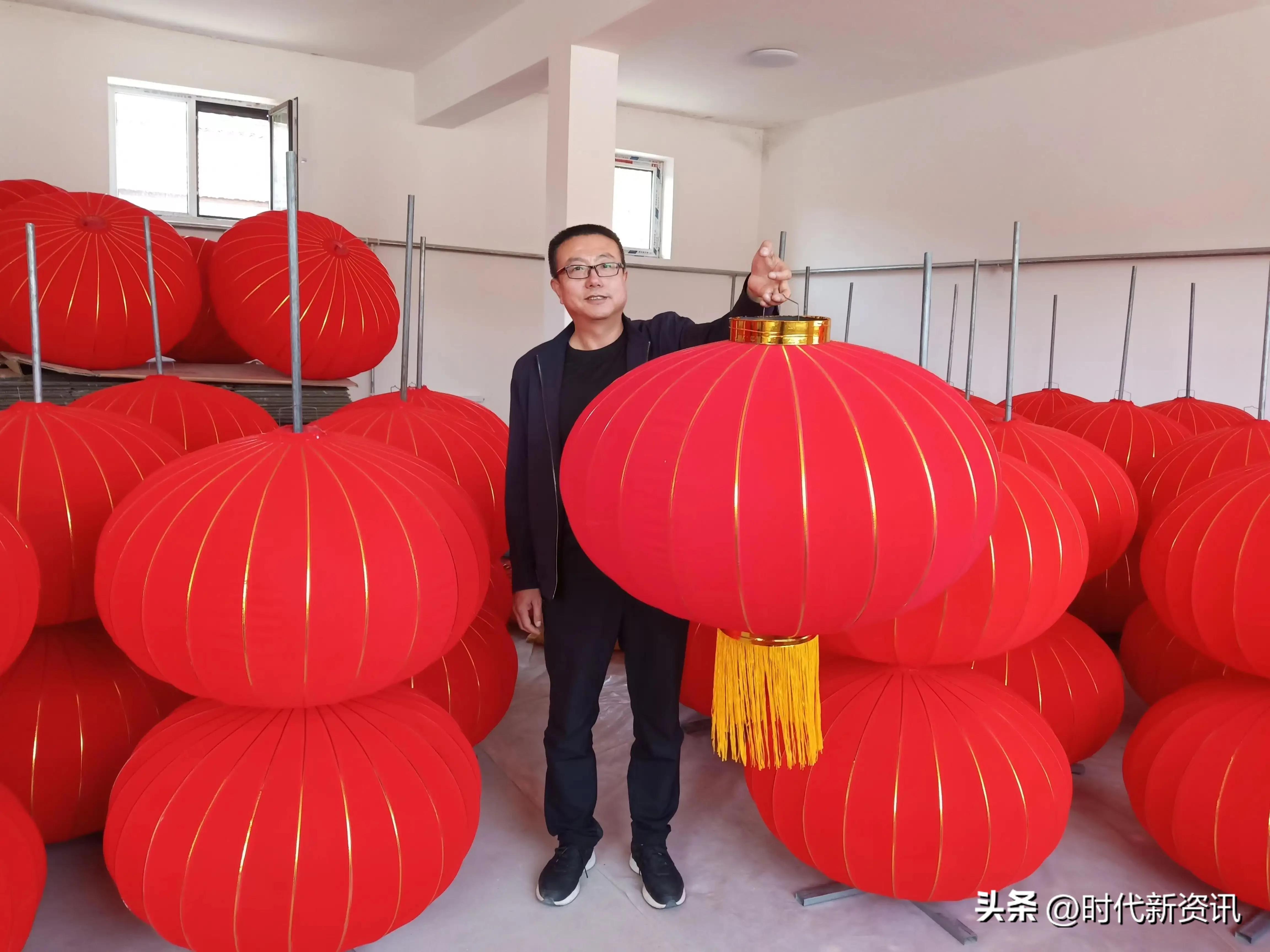 灵丘县东河南镇灯笼生产帮扶车间照亮村民致富路