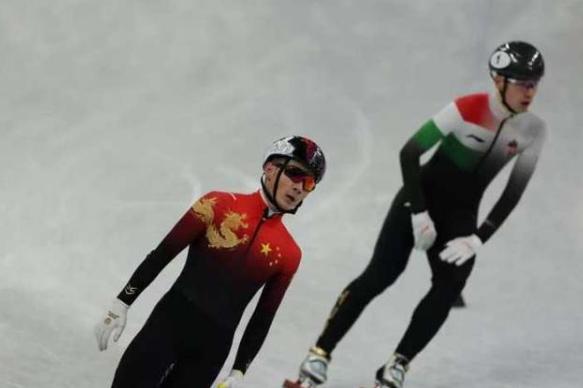 任子威连续三站拿四块金牌,任子威1000米夺冠冲线