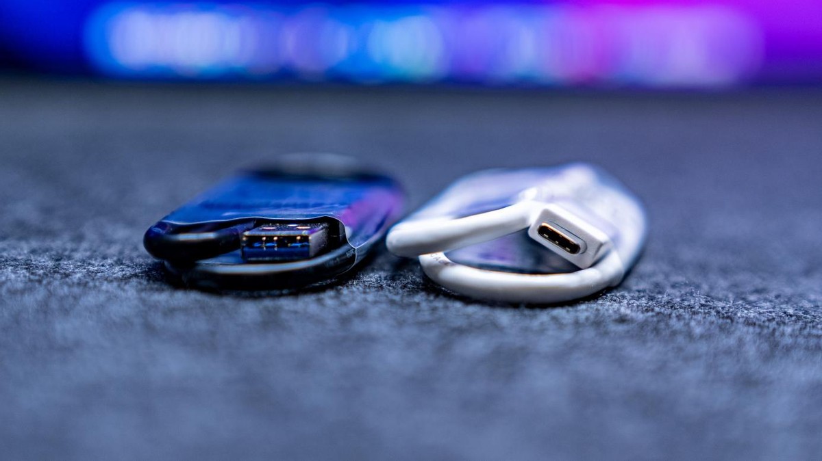 5年后再次入手移动硬盘，我选了东芝CanvioFlex，够小够快更兼容