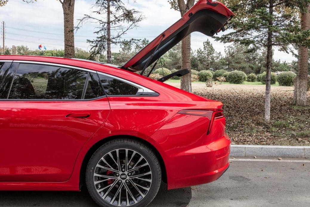 五万左右能买到什么年份的奔腾b70,年轻人的第一辆b级车奔腾b70