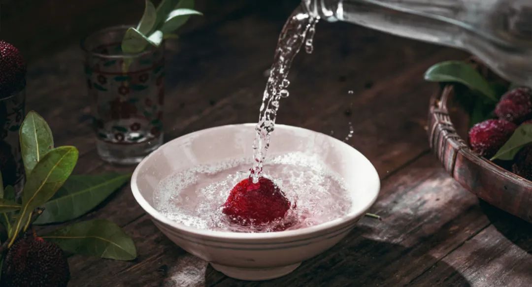 90后辞职回村种植中药材,90后夫妻放弃城市工作回乡当果农