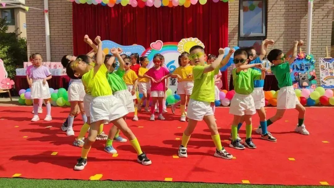 七彩童年活动环创,七彩童年庆六一活动