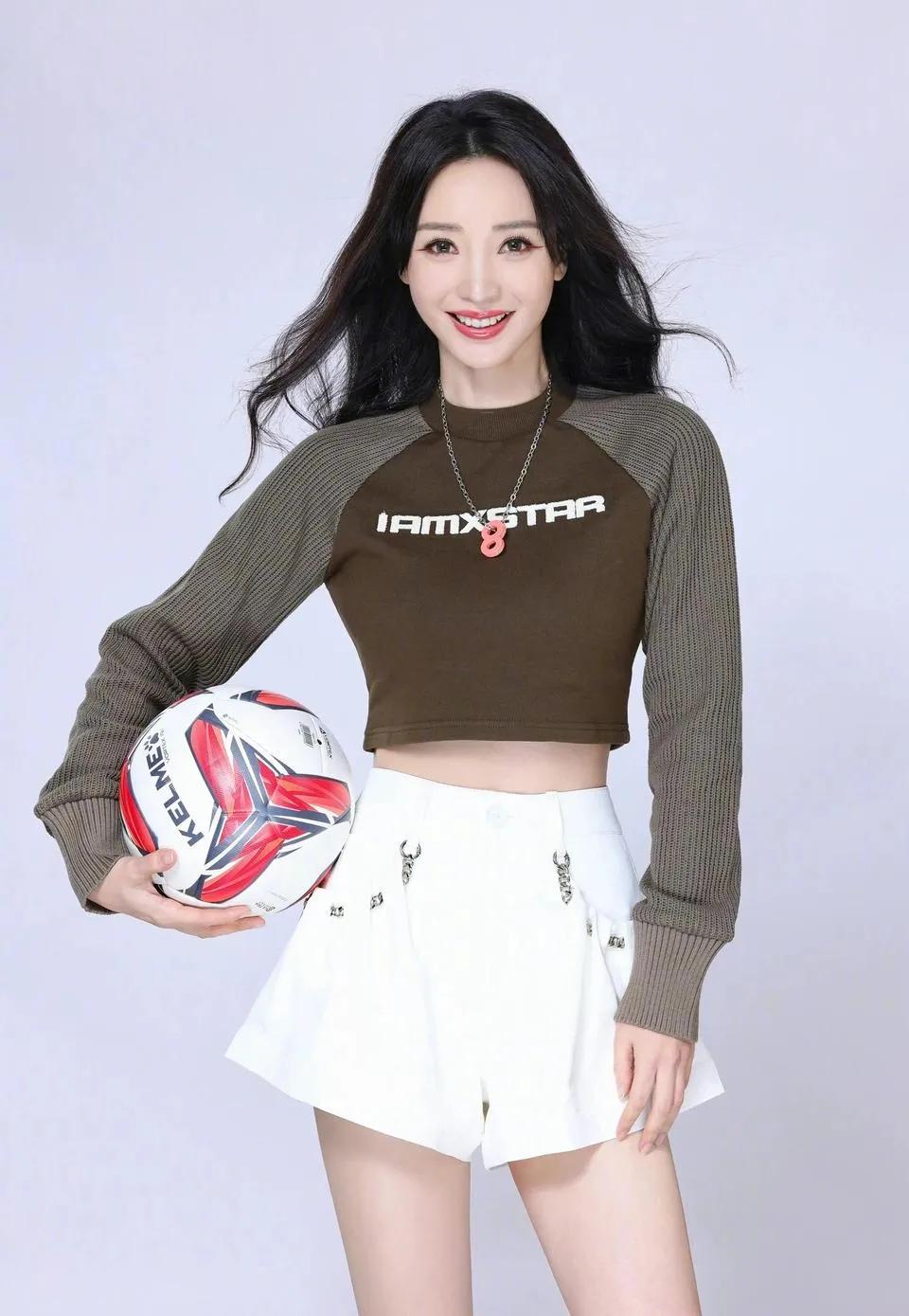 柳岩张馨予领衔变身足球宝贝,世界杯柳岩化身足球宝贝