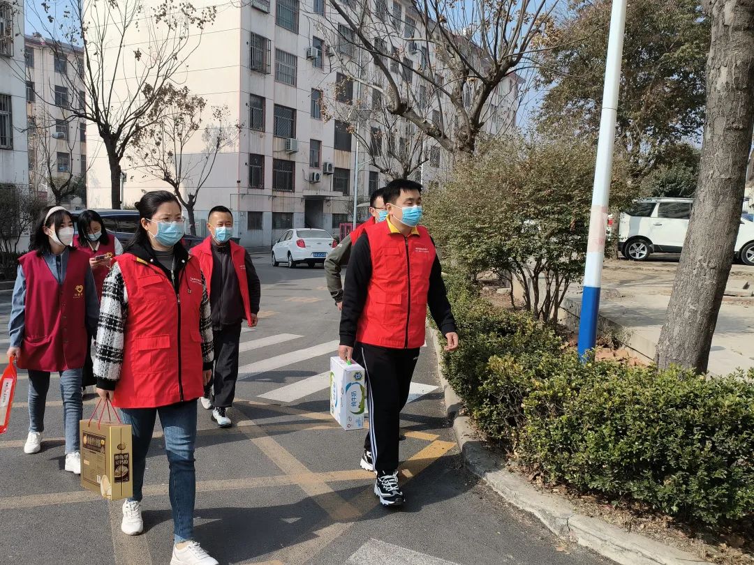 蒙阴街道新华社区:弘扬雷锋精神,服务居民群众