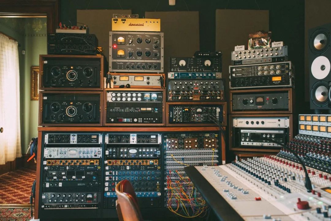 HoneytoneStudio与Neve5088调音台的故事