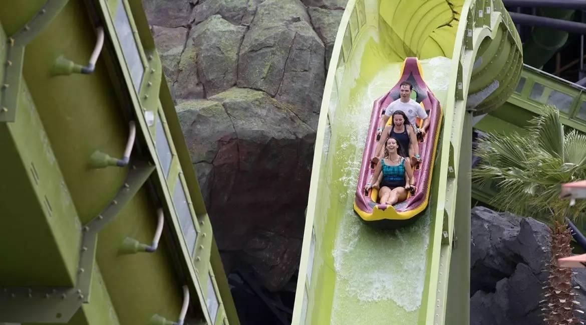 死亡水滑梯到底有多危险,夺命水滑梯游客惨遭斩首