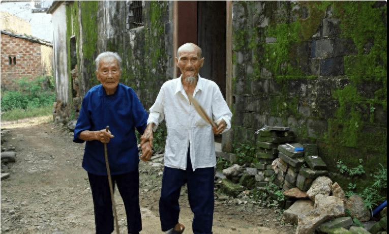 48岁大姐相亲遇上老熟人,50岁大姐相亲后续