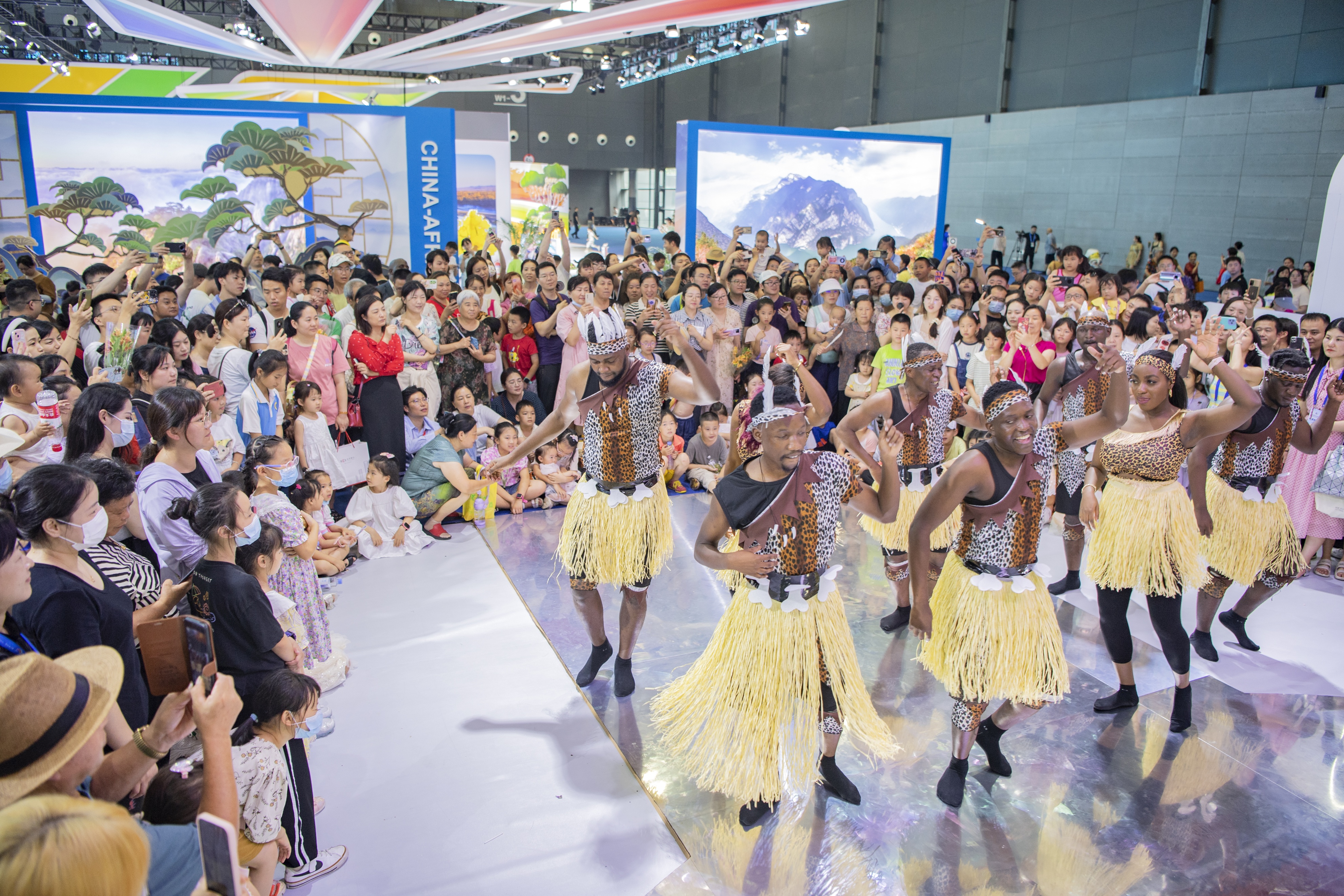 深度观察丨“她”为何火爆？背后有几多心意、几大亮点