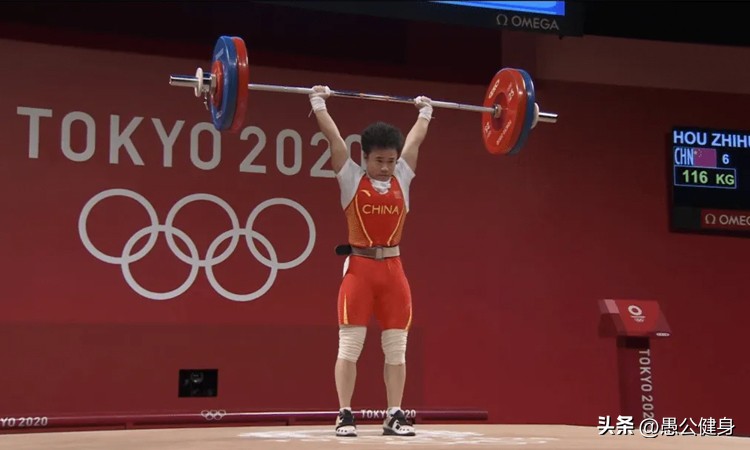 哑铃和杠铃哪个动作好,哑铃和杠铃应该怎样正确使用