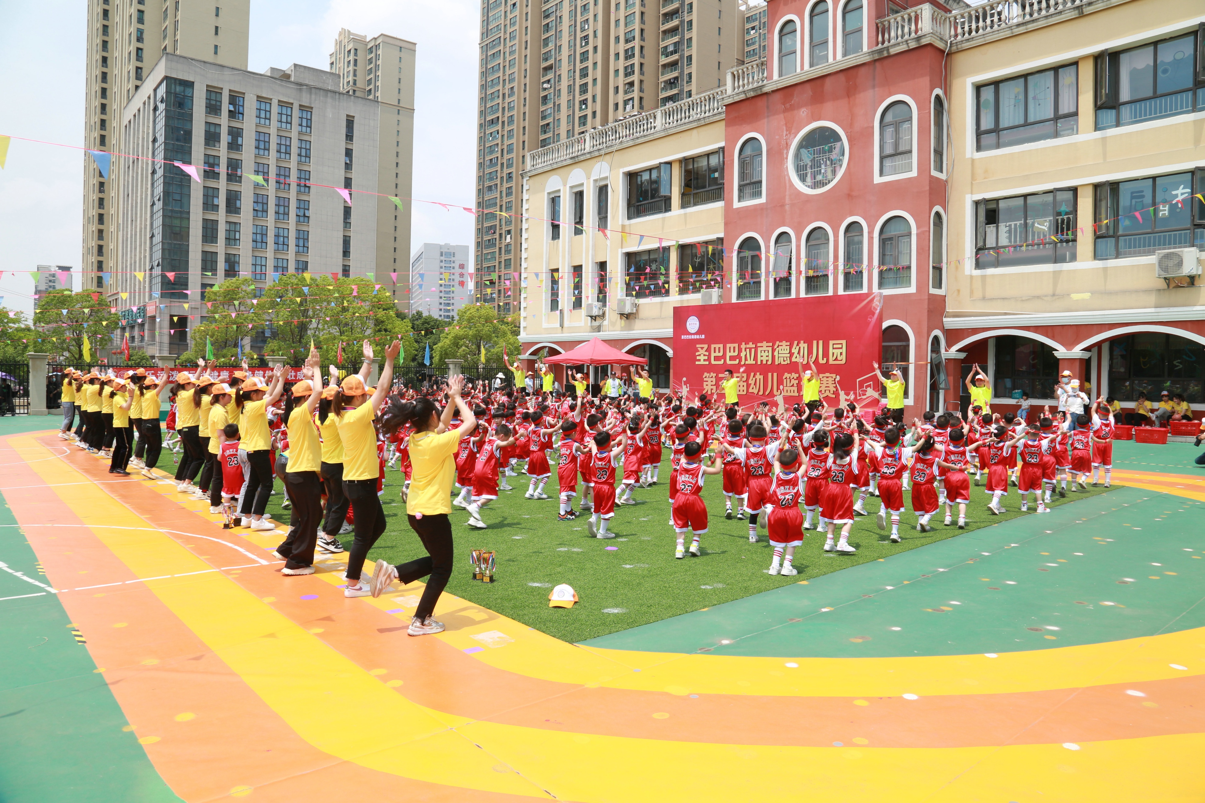 圣巴巴拉里面的篮球比赛,强健体魄小班运动会