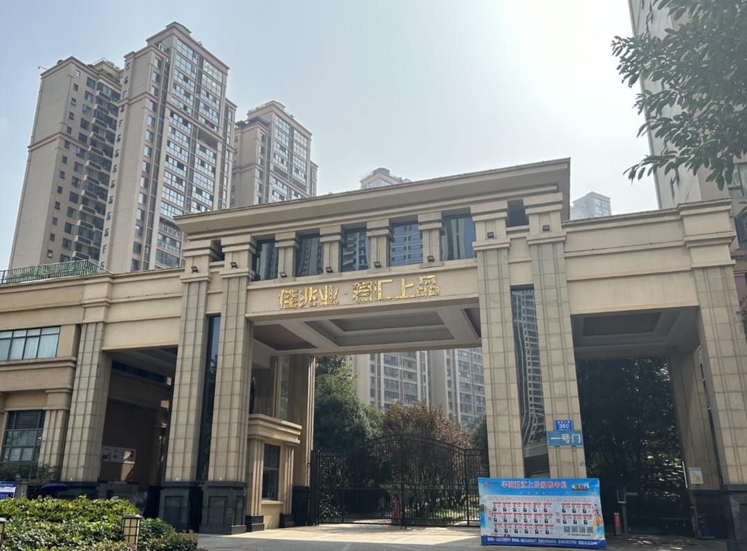 车位认购两年难过户还被查封成都佳兆业君汇上品业主直呼“太坑了”