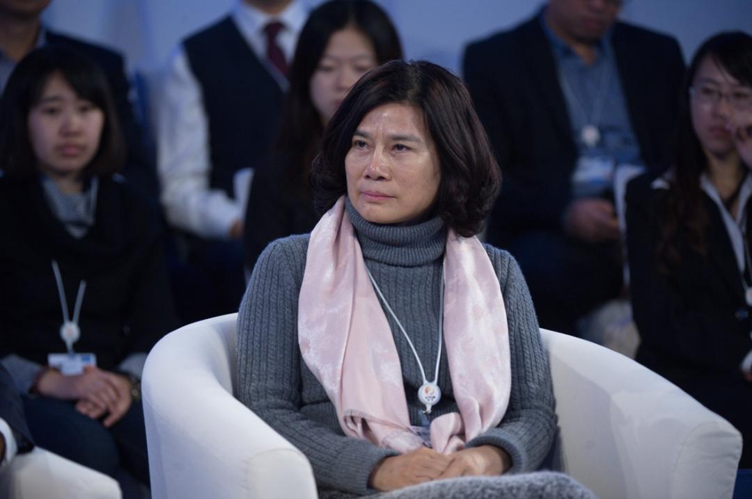 给美女换脸，年赚16亿！最会“耍大牌”中国男人，还在狂飙