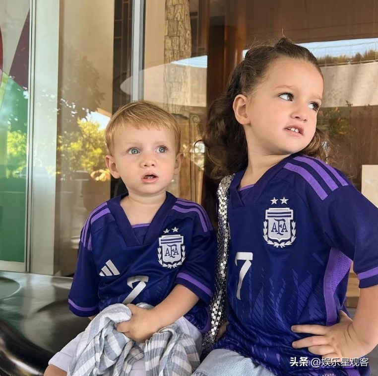 梅西妻子一家照片,梅西妻子最漂亮的照片