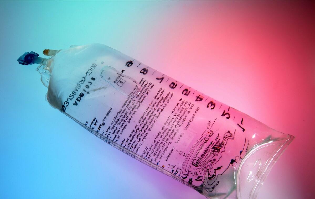 美一男子斩下蛇头,十分钟后险些被蛇头咬死,蛇头为何能僵而不死